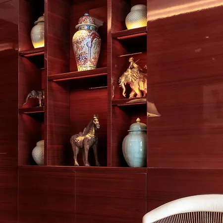 Montaigne Hotel