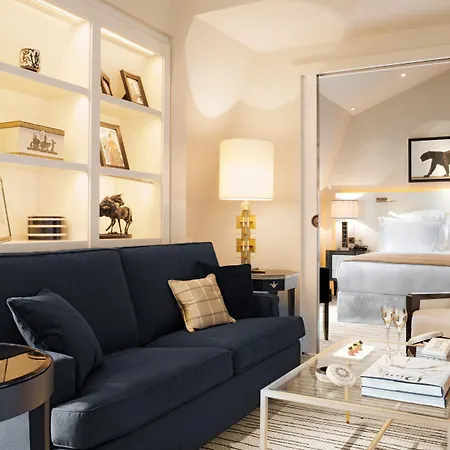 Hotel Montaigne Paris