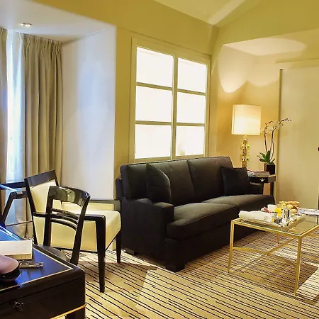 Montaigne 5* Paris