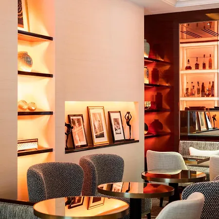 Hotel Montaigne 5*