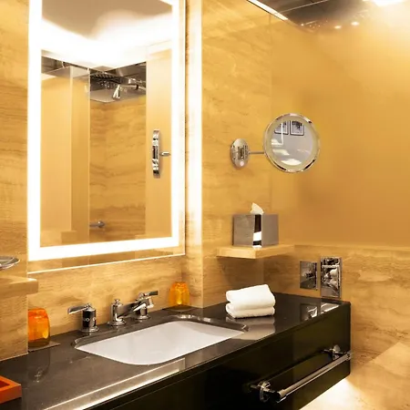 Montaigne Hotel