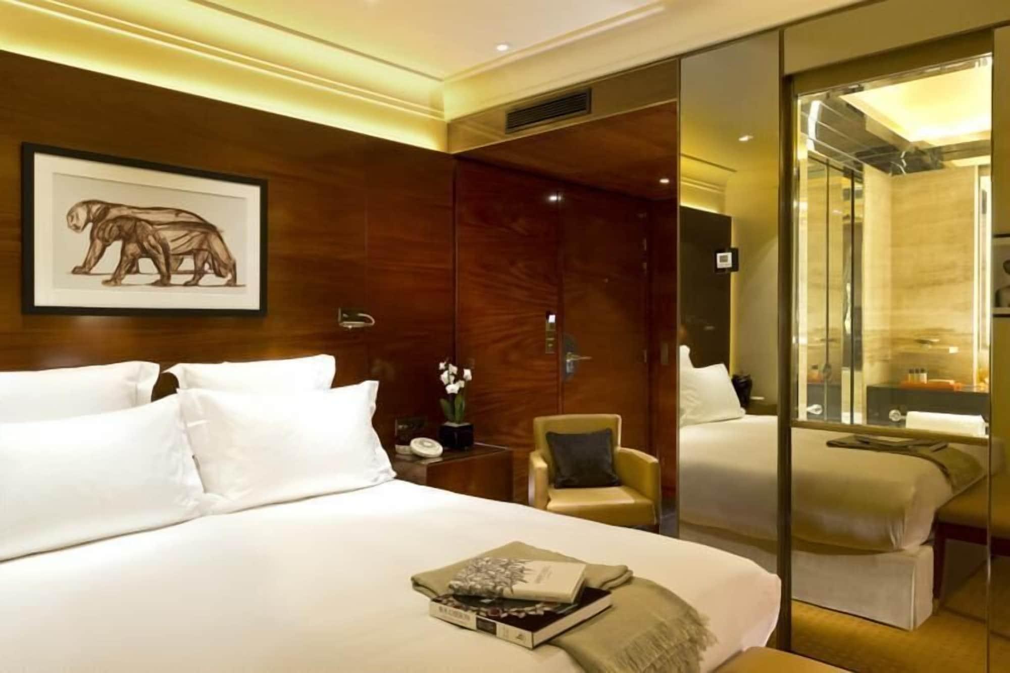 Montaigne 5* Paris
