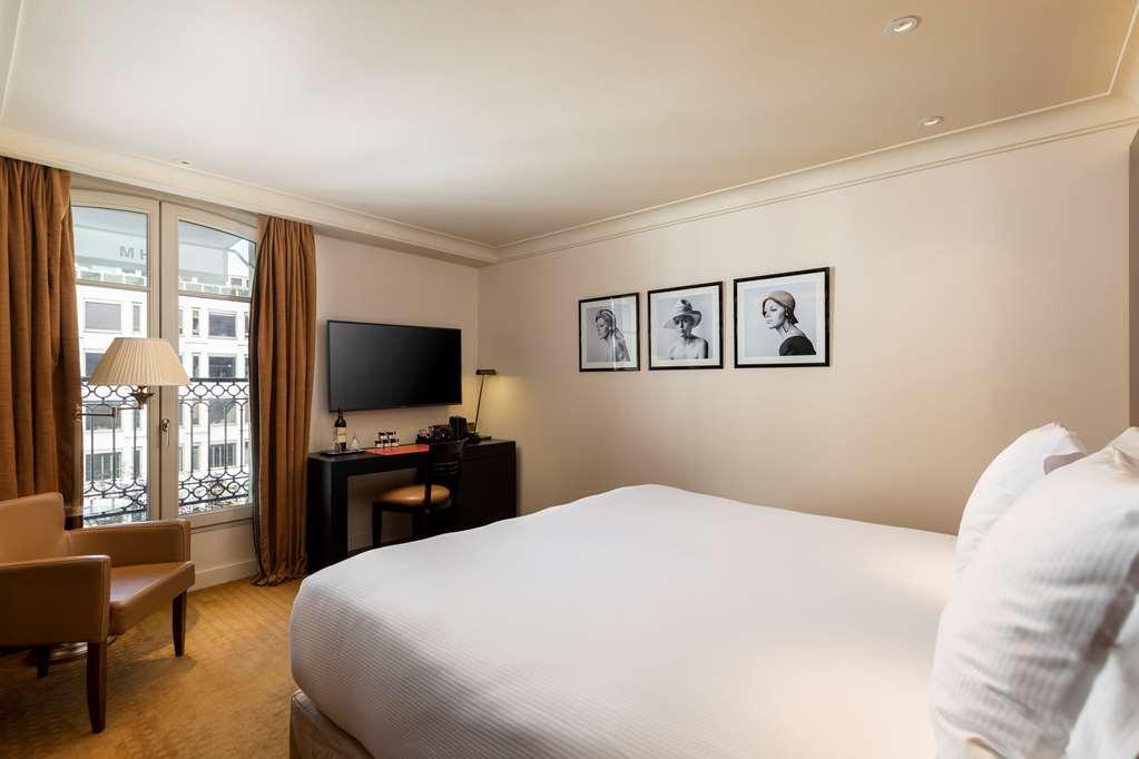 Hotel Montaigne Paris