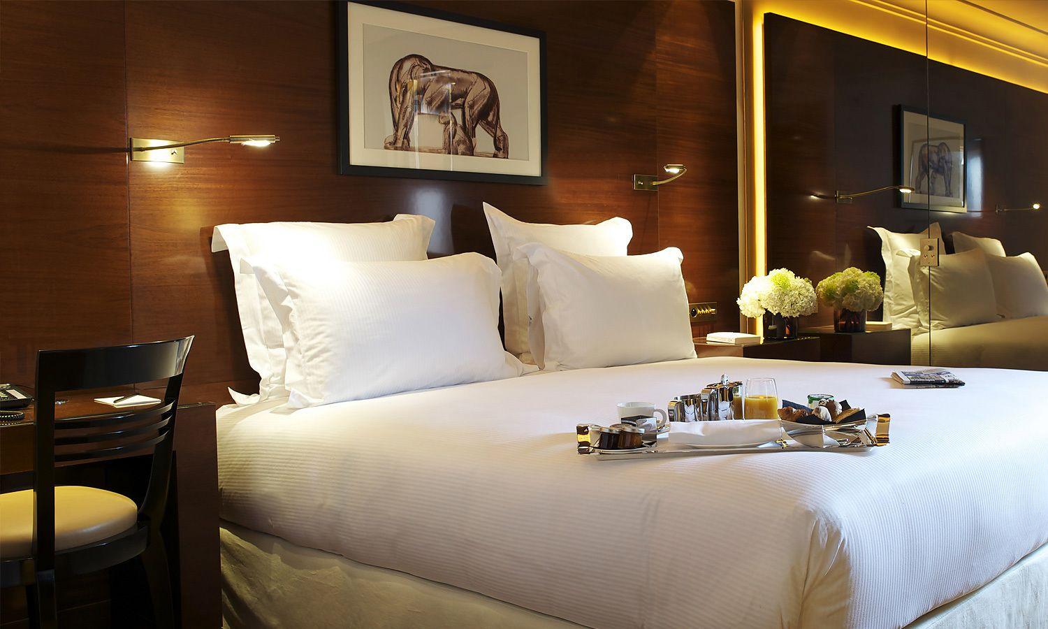 Hotel Montaigne Paris