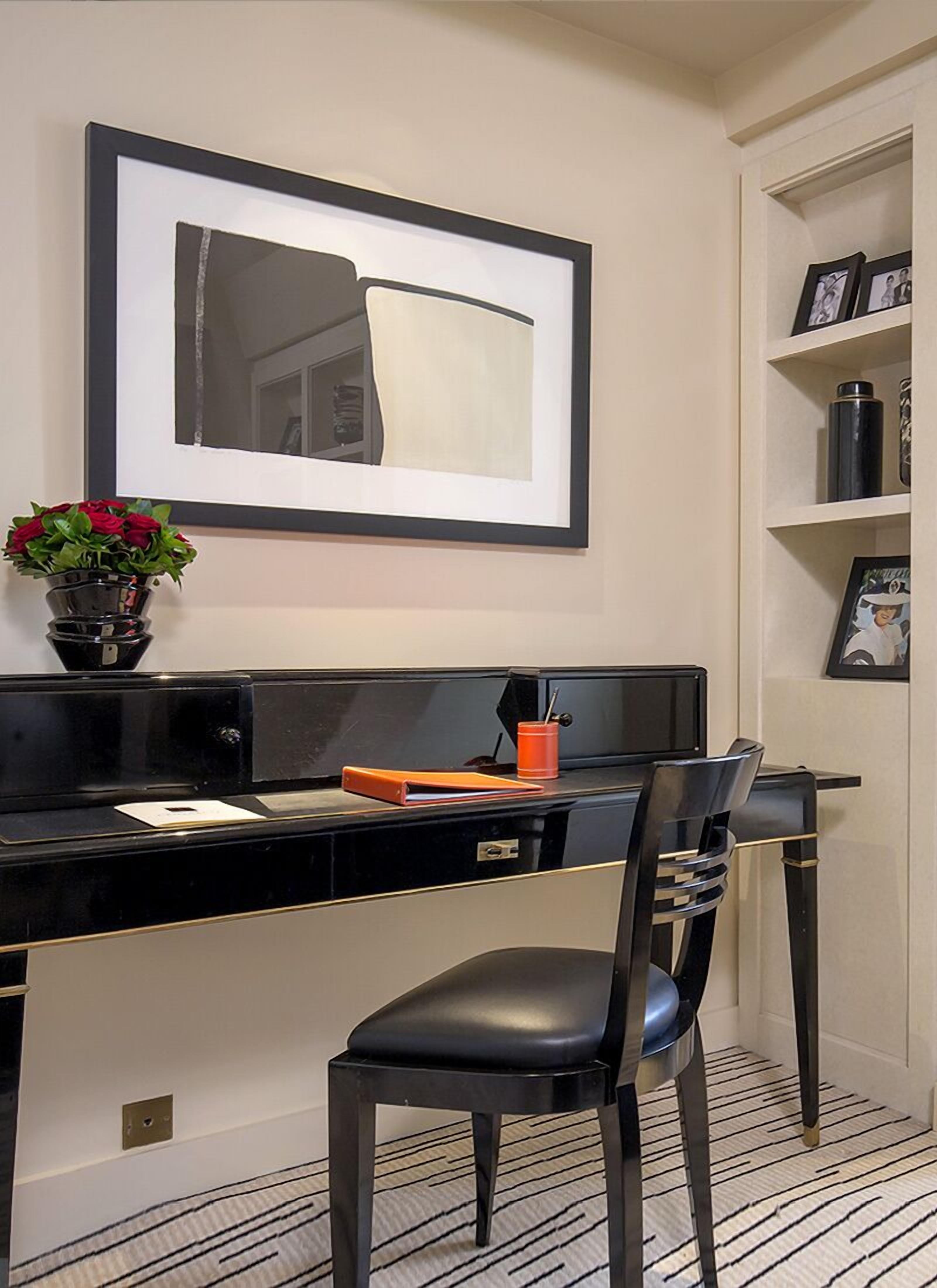 Hotel Montaigne Paris