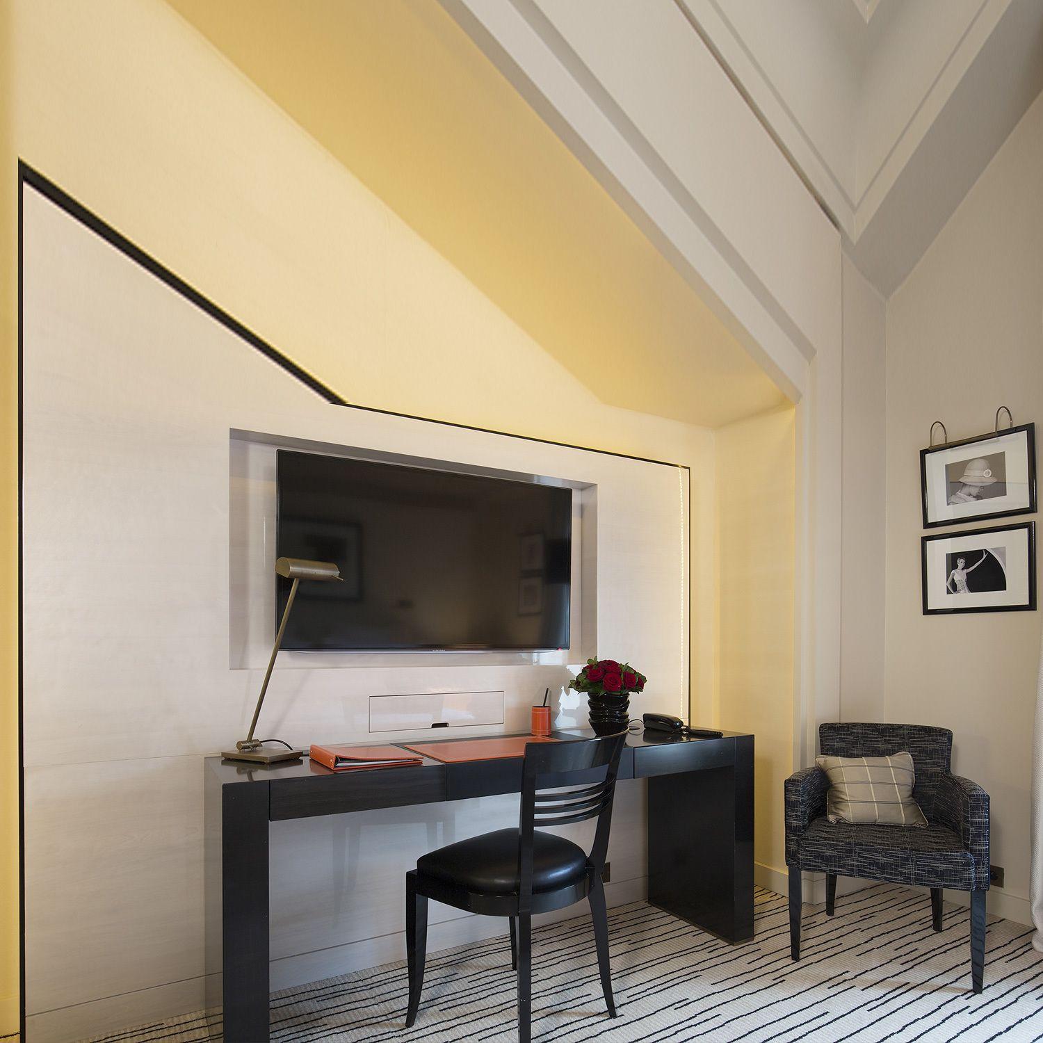Hotel Montaigne 5*