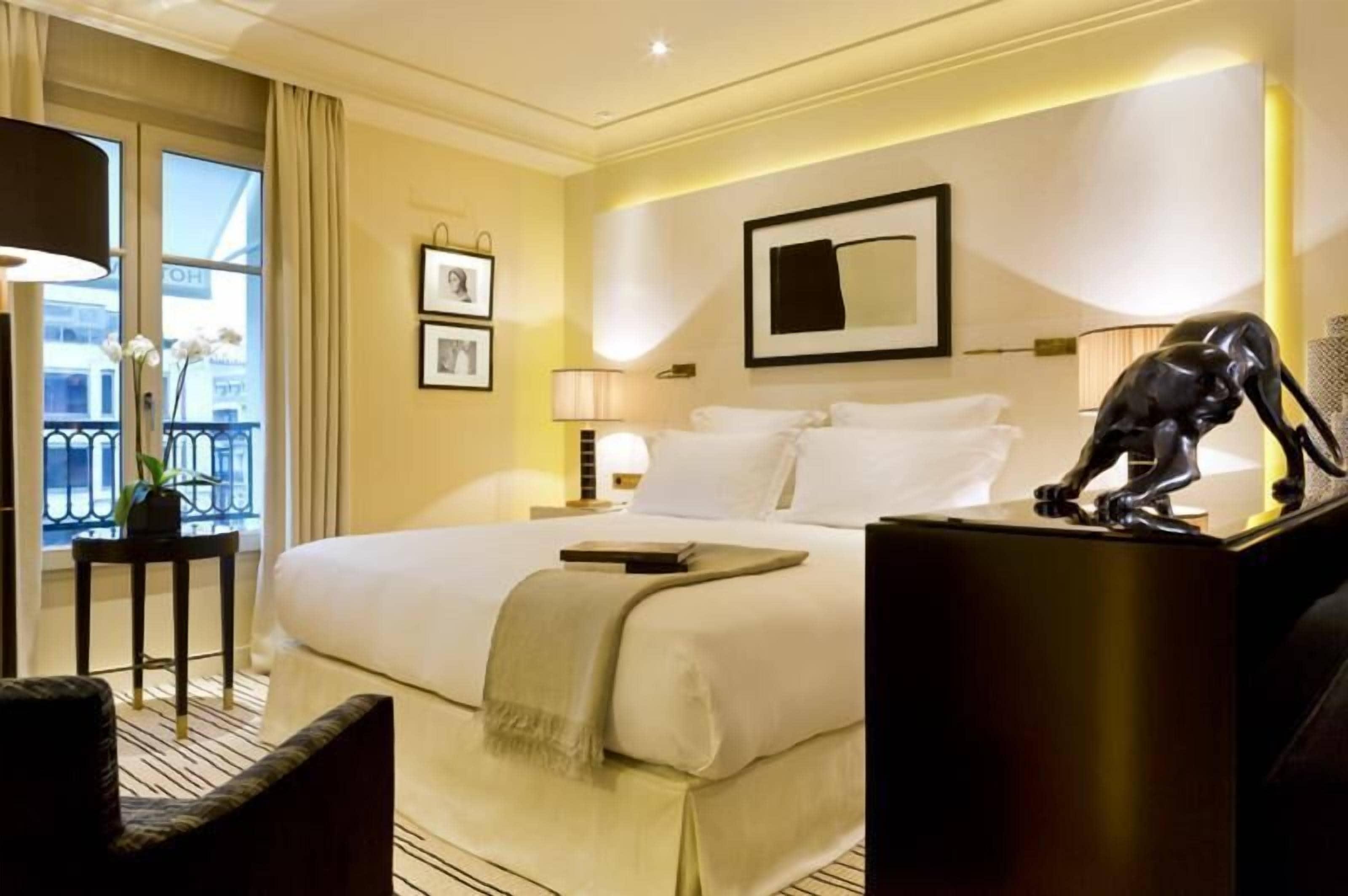 Hotel Montaigne Paris