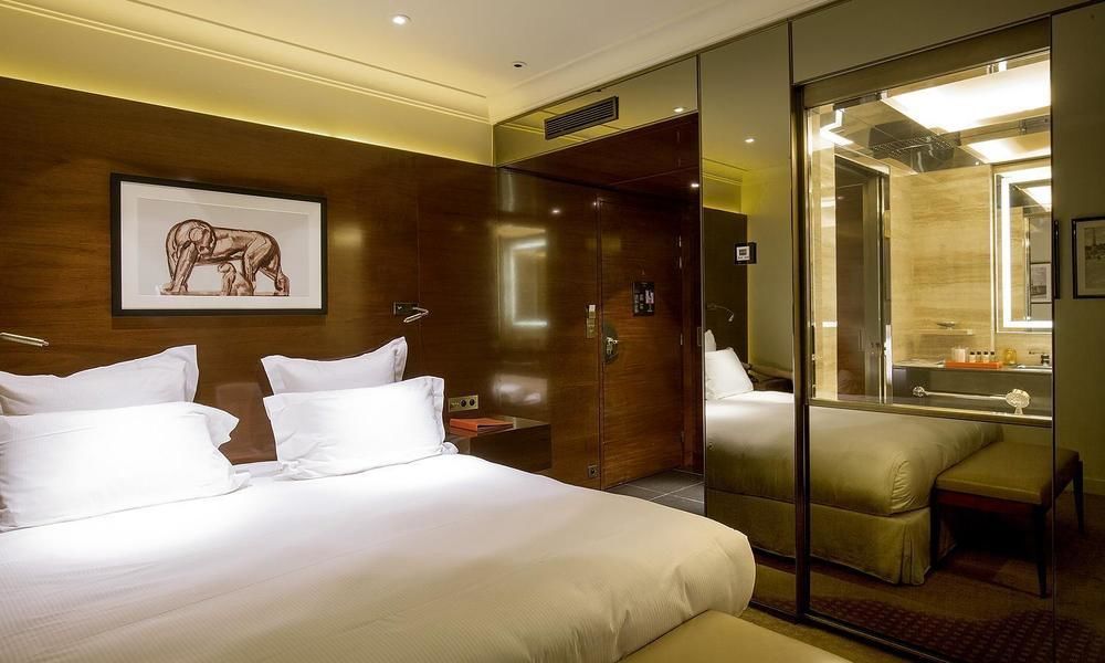 Hotel Montaigne Paris